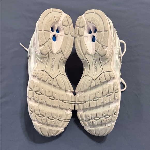 New Balance Polka Dot Running Shoes - Picture 4 of 5